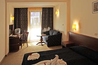 Отель Hotel Yunona - Все включено Солнечный Берег Двухместный номер с 1 кроватью или 2 отдельными кроватями и балконом - Все включено-5