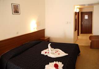 Отель Hotel Yunona - Все включено Солнечный Берег Двухместный номер с 1 кроватью или 2 отдельными кроватями и балконом - Все включено-1
