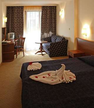 Отель Hotel Yunona - Все включено Солнечный Берег Двухместный номер с 1 кроватью или 2 отдельными кроватями и балконом - Все включено-8