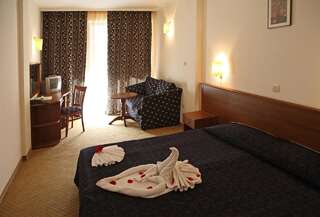 Отель Hotel Yunona - Все включено Солнечный Берег Двухместный номер с 1 кроватью или 2 отдельными кроватями и балконом - Все включено-3